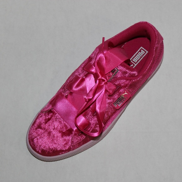 PUMA GIRL'S BASKET HEART VELOUR SNEAKER 6C
